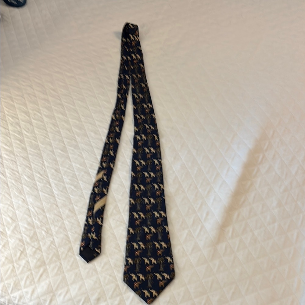 Elegant Black and Gold Men's Tie
